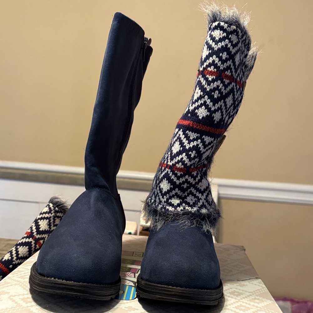 Muk Luks Navy and Patterned Winter Boots